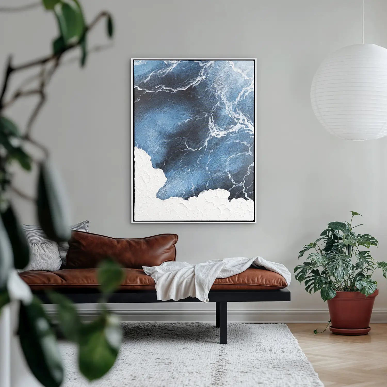 Wandbild 90x120 cm im Schattenfugenrahmen Weiß, handgemalt mit Acrylfarbe, moderne Abstraktion mediterraner Wellen und Meer – „Polarität des Lebens“