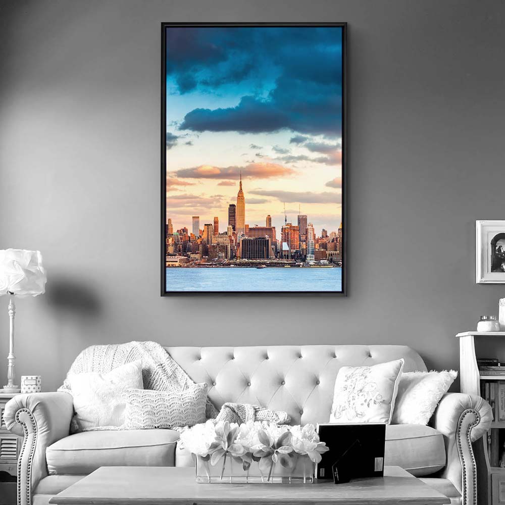 Skyline Panorama von New York im Hochformat 100x150cm mit schwarzen Bilderrahmen