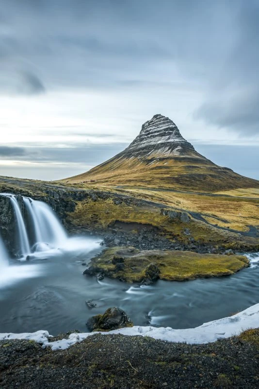 Poster 40x60cm im Hochformat, Berg Kirkjufell Wasserfall