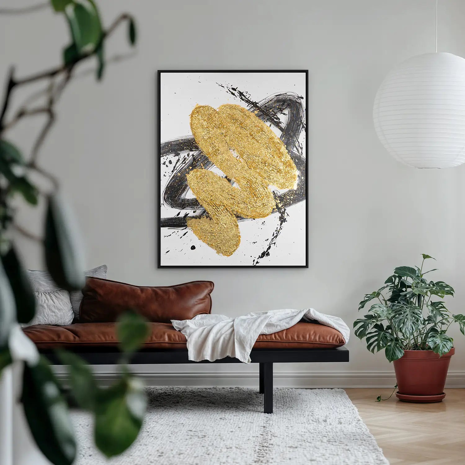 Gemälde 90x120 cm im Schattenfugenrahmen Schwarz, handgemalt mit Acrylfarbe und Strukturpaste – ein abstraktes Spiel von Licht und Dunkelheit in Gold und Weiß – „Harmonie des Unbekannten“