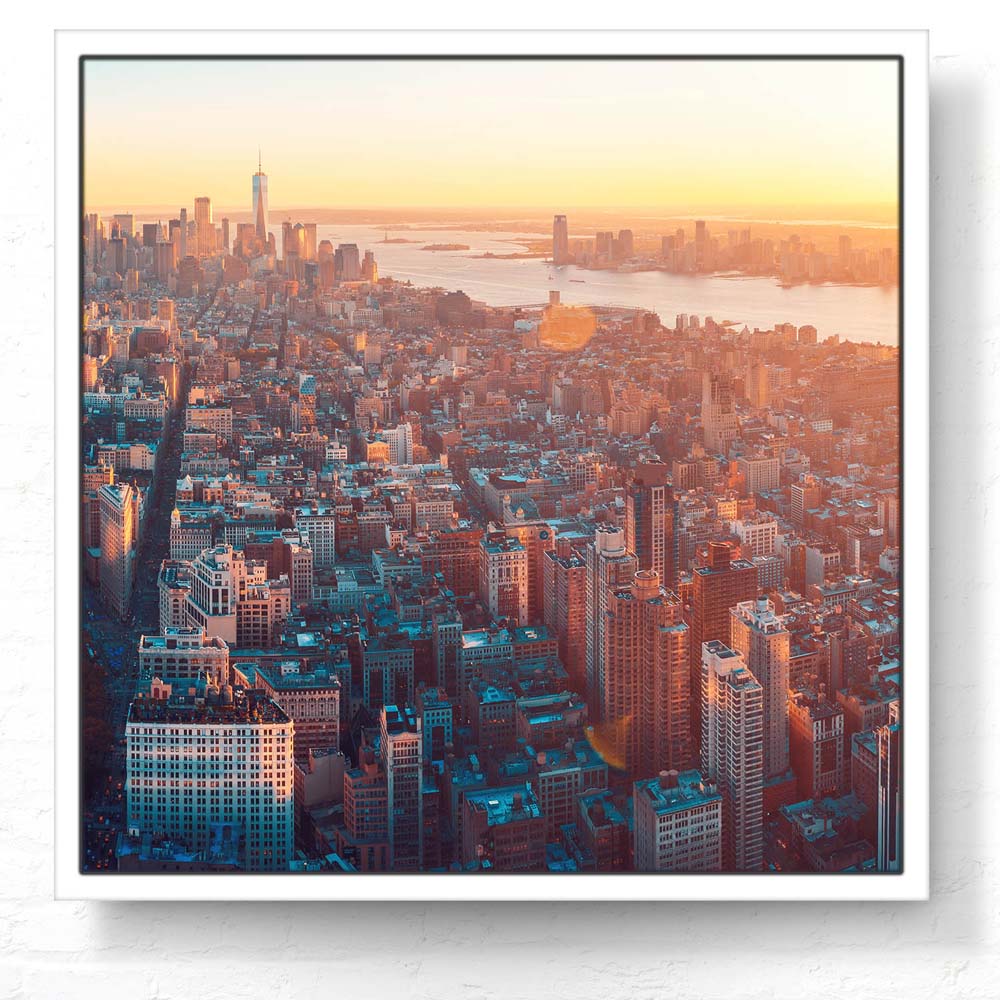 Skyline Manhatten von oben im weißen Bilderrahmen, 50x50cm