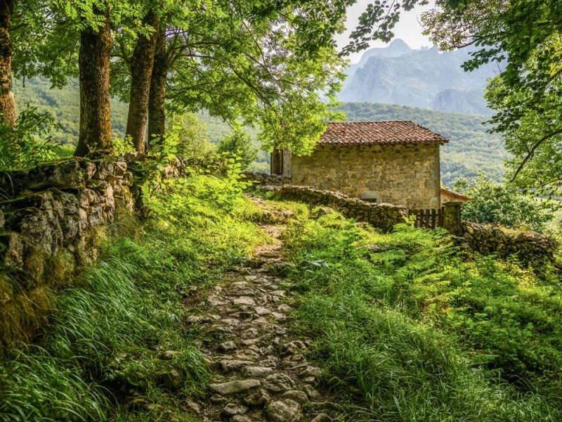 Berge & Gebirge Berghütte, Picu Urriellu, Spanien im weißen Bilderrahmen, 200x150cm