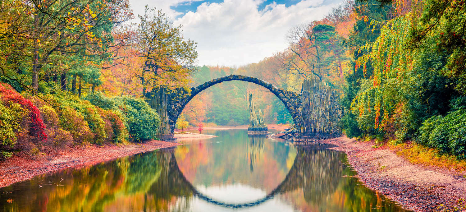 Wald & Bäume Herbst Rakotzbrücke, Kromlau als Acrylglasverbund Bild 110x50cm