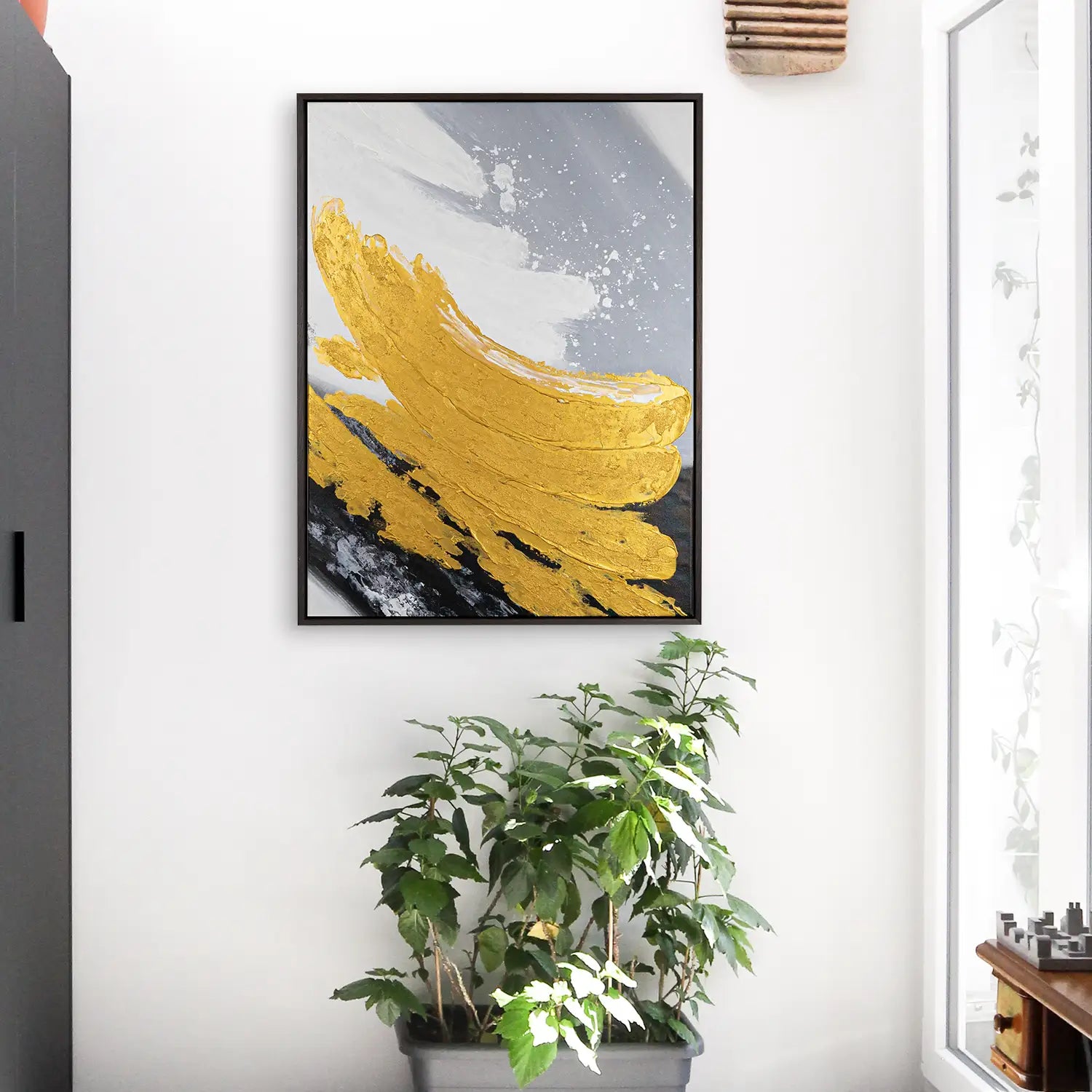 Gemälde 120x160 cm im Rahmen Eiche dunkel, handgemalt mit Acrylfarbe und Strukturpaste, abstrakte Komposition in Gold, Schwarz und Grau – „Goldene Reflexionen“