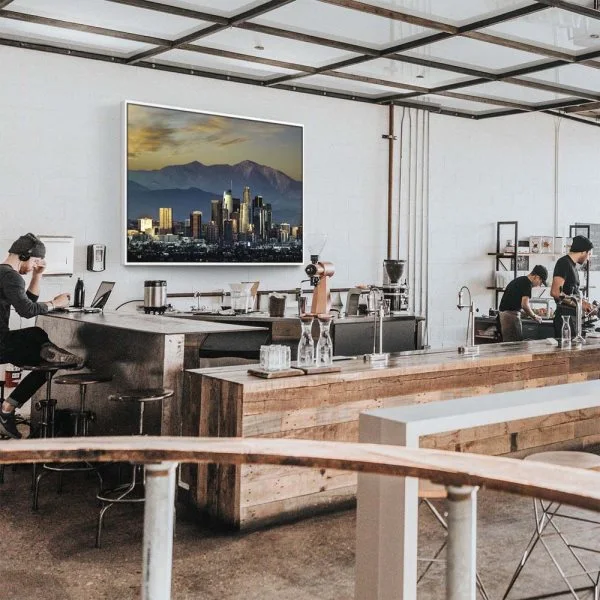 Skyline Los Angeles by night im weißen Bilderrahmen, 120x60cm