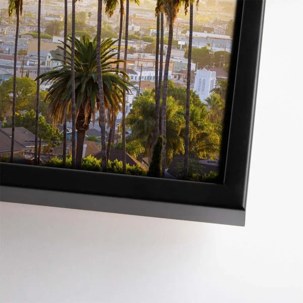 Skyline Los Angeles Palmen im Hochformat 100x150cm mit schwarzen Bilderrahmen