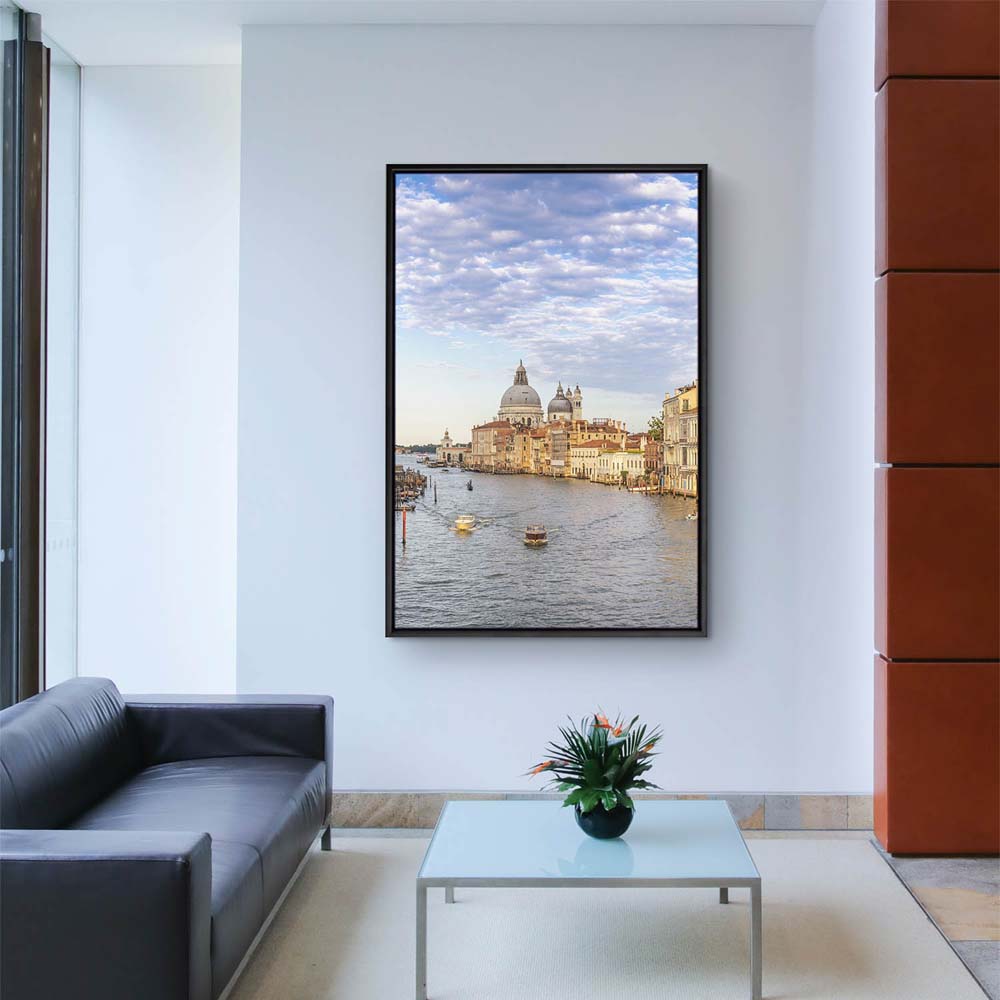 Skyline Canal Grande in Venedig im Hochformat 80x120cm mit schwarzen Bilderrahmen
