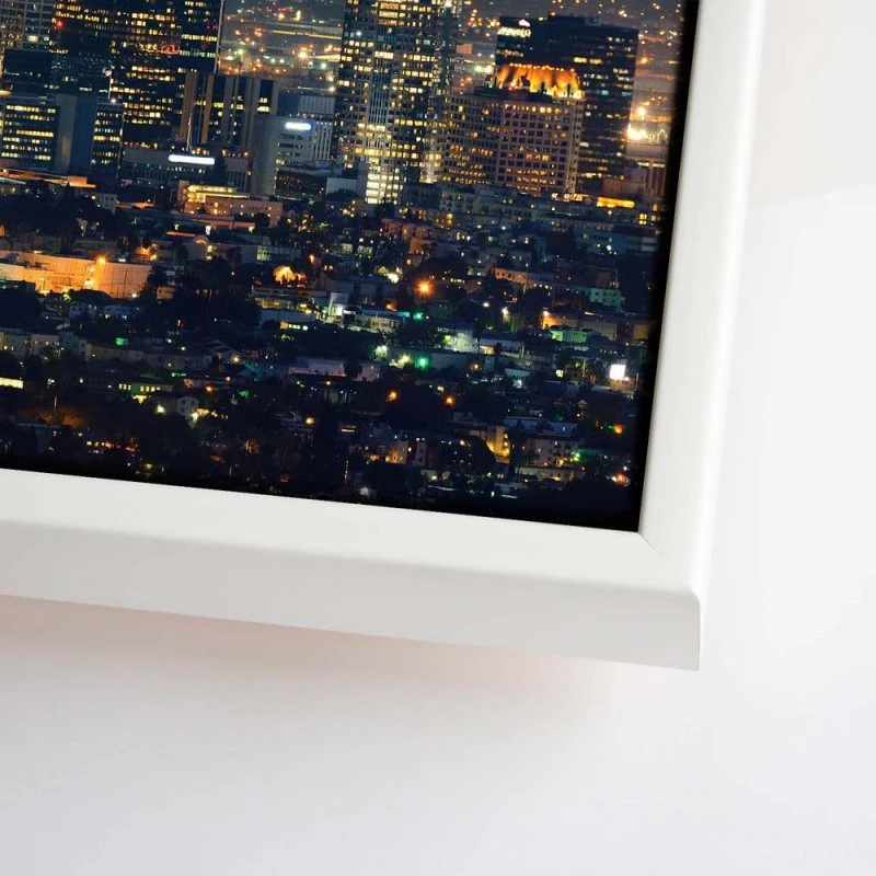 Skyline Los Angeles Nachts im weißen Bilderrahmen, 110x50cm