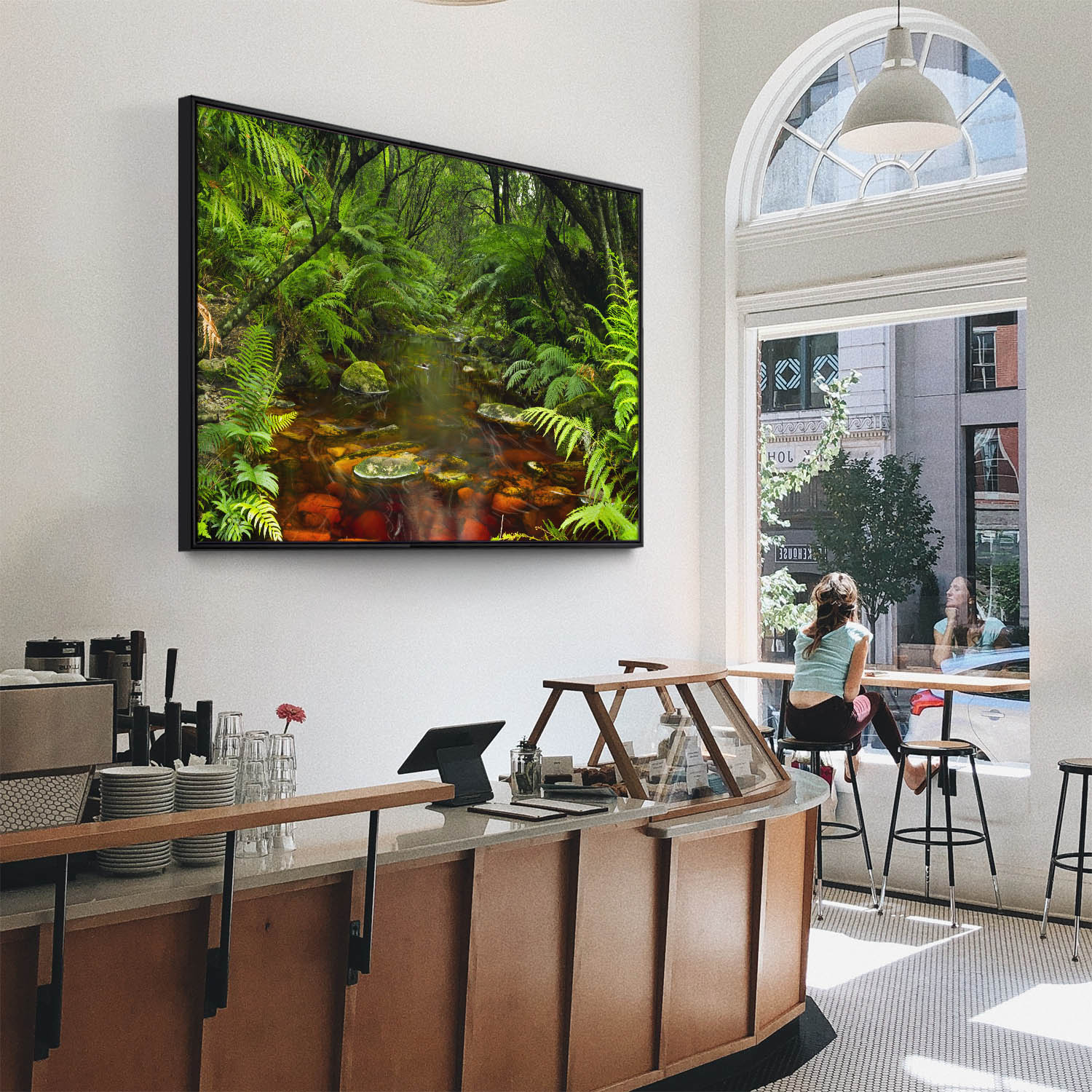 Wald & Bäume Wasserlauf im schwarzen Bilderrahmen, 110x50cm
