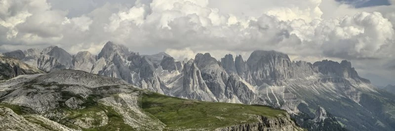 Berge & Gebirge Dolomiten Gewitter  im schwarzen Bilderrahmen, 150x50cm