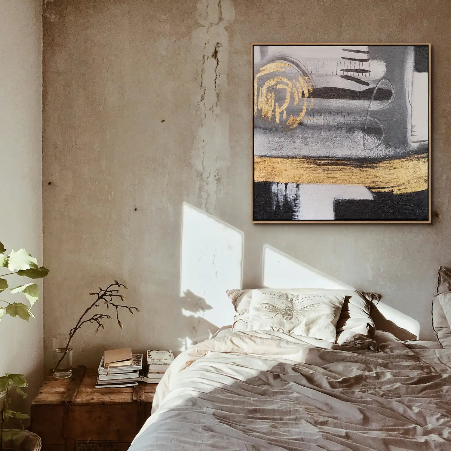 Leinwandbild handgemalt 100x100 cm im Rahmen Eiche hell, moderne Abstraktion in Gold und Grau – „Goldenes Jetzt“