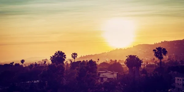 Skyline Los Angeles sunset im weißen Bilderrahmen, 180x90cm
