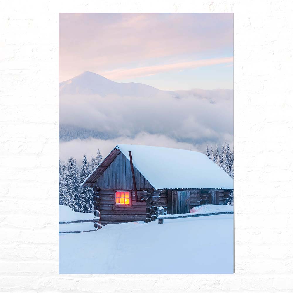 Poster 60x90cm im Hochformat, Winterhütte Berge & Gebirge