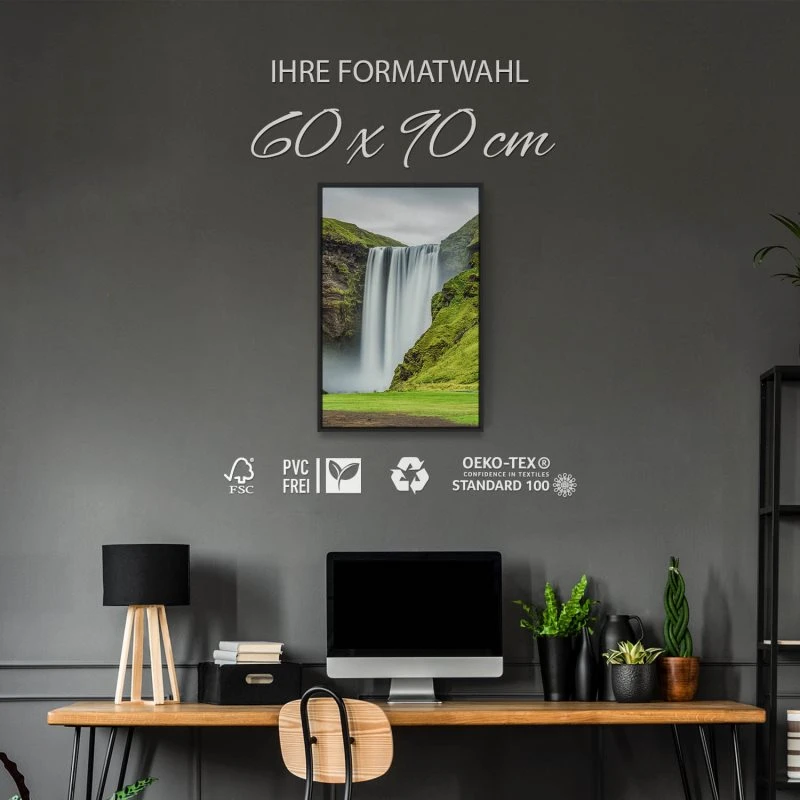 Berge & Gebirge Skogafoss Wasserfall Island im Hochformat 60x90cm mit schwarzen Bilderrahmen