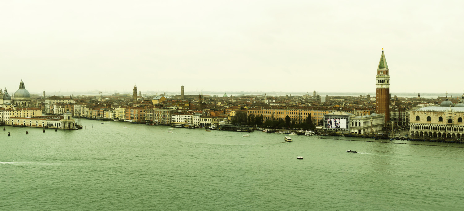 Skyline Venedig in Italien im schwarzen Bilderrahmen, 110x50cm