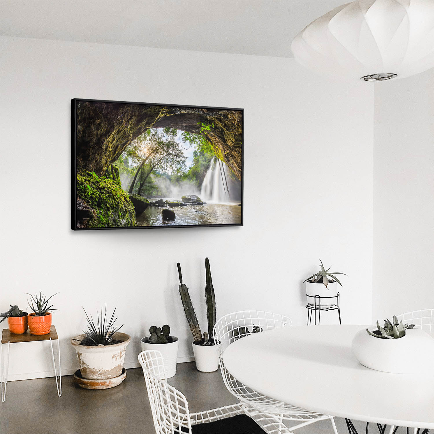 Regenwald Höhlenfall im schwarzen Bilderrahmen, 110x50cm