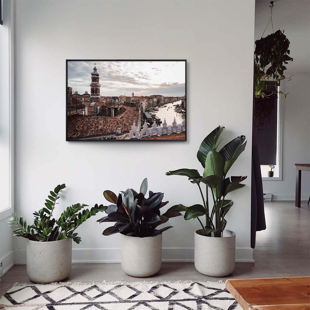 Skyline Über den Dächern von Venedig im schwarzen Bilderrahmen, 110x50cm