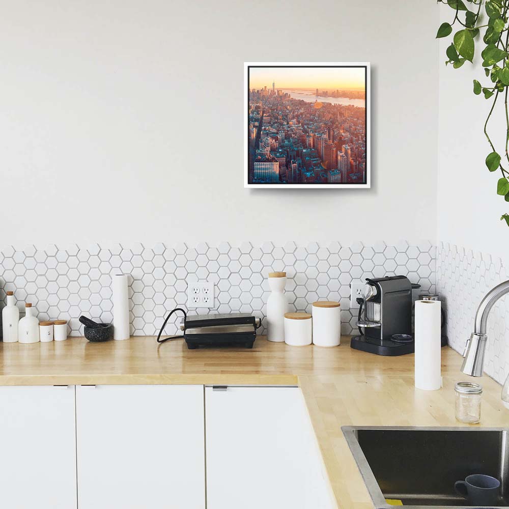 Skyline Manhatten von oben im weißen Bilderrahmen, 50x50cm