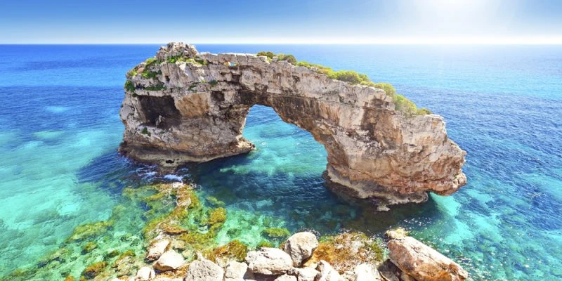 Strand & Meer Bogen Es Pontas, Mallorca als Acrylglas Bild 120x60cm
