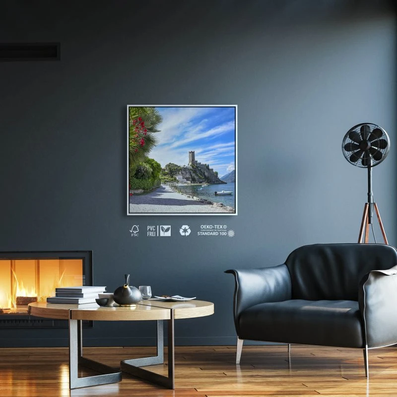 Strand & Meer Gardasee Malcesine im weißen Bilderrahmen, 50x50cm
