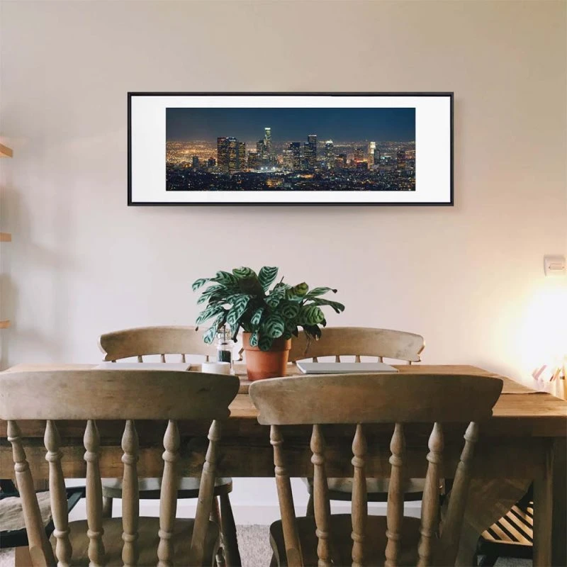 Skyline Los Angeles Nachts im schwarzen Bilderrahmen, 180x90cm