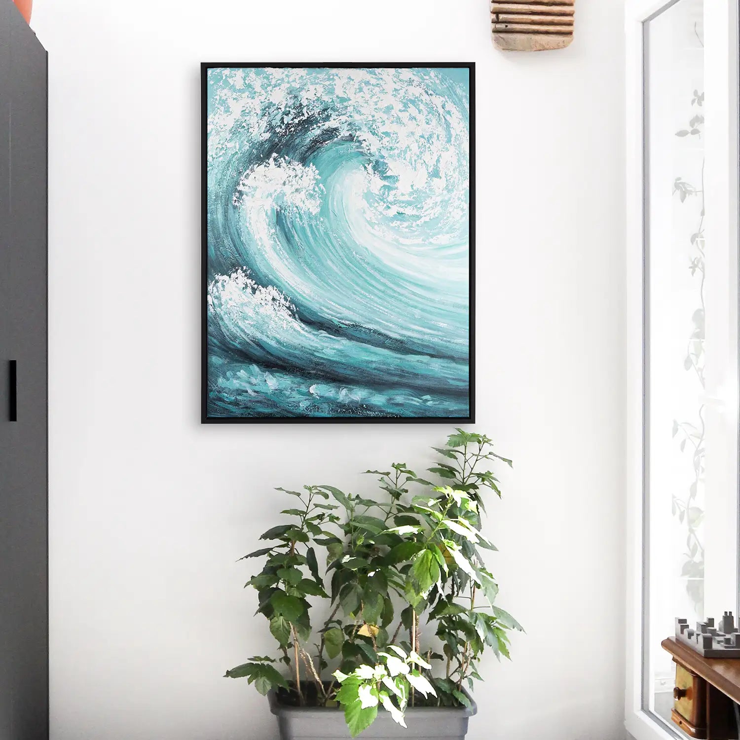 handgemaltes Gemälde 75x100 cm im Schattenfugenrahmen Schwarz, dynamische Explosion in Türkis und Weiß – „Das unendliche Spiel“