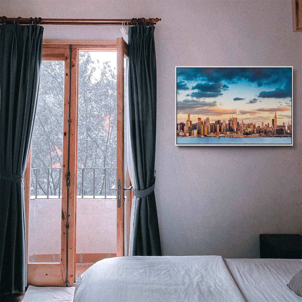Skyline Panorama von New York im weißen Bilderrahmen, 180x120cm