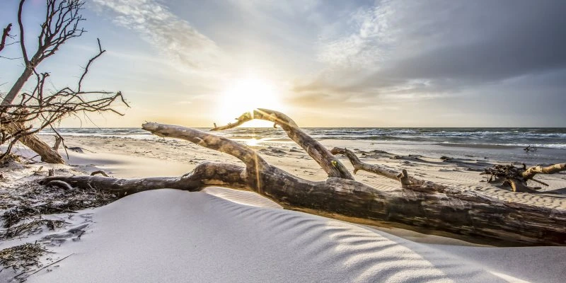 Strand & Meer Sonnenuntergang Ostsee im schwarzen Bilderrahmen, 120x60cm