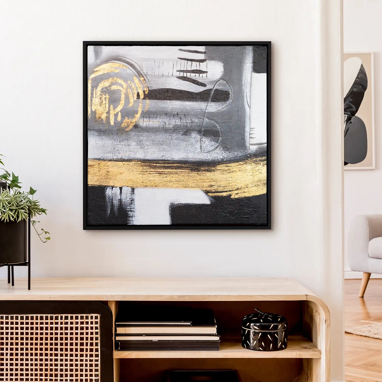 Leinwandbild handgemalt 120x120 cm im Schattenfugenrahmen Schwarz, moderne Abstraktion in Gold und Grau – „Goldenes Jetzt“