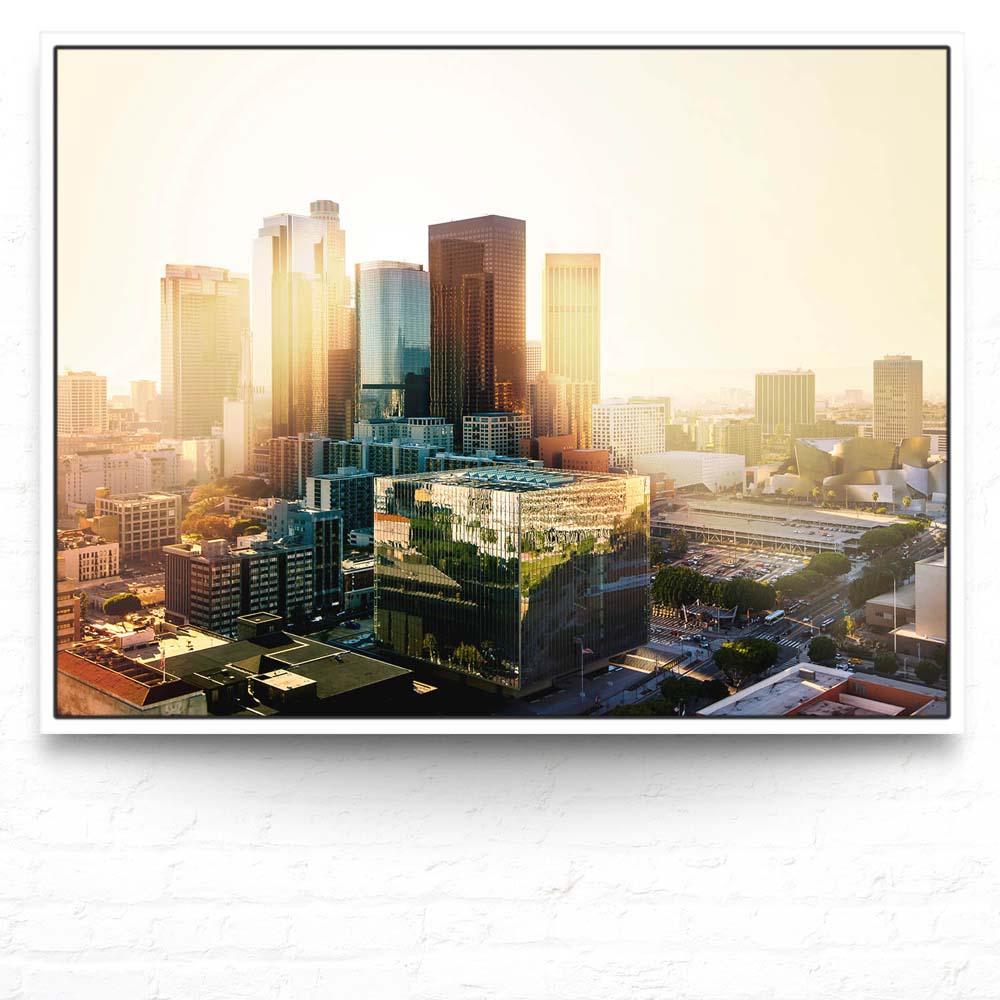 Skyline Los Angeles Sunset im weißen Bilderrahmen, 200x150cm