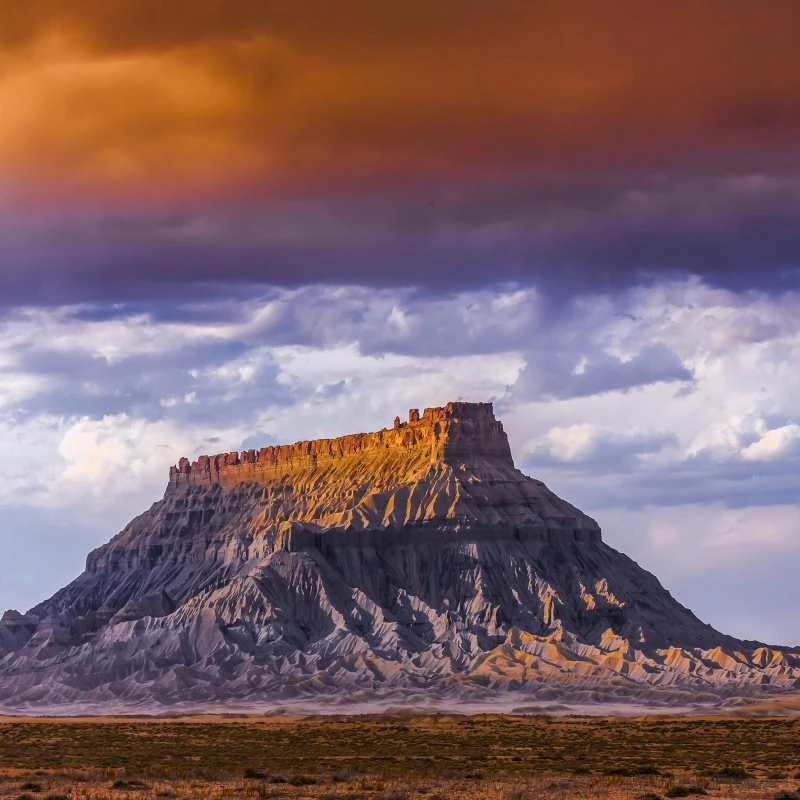Berge & Gebirge factory butte USA im weißen Bilderrahmen, 50x50cm