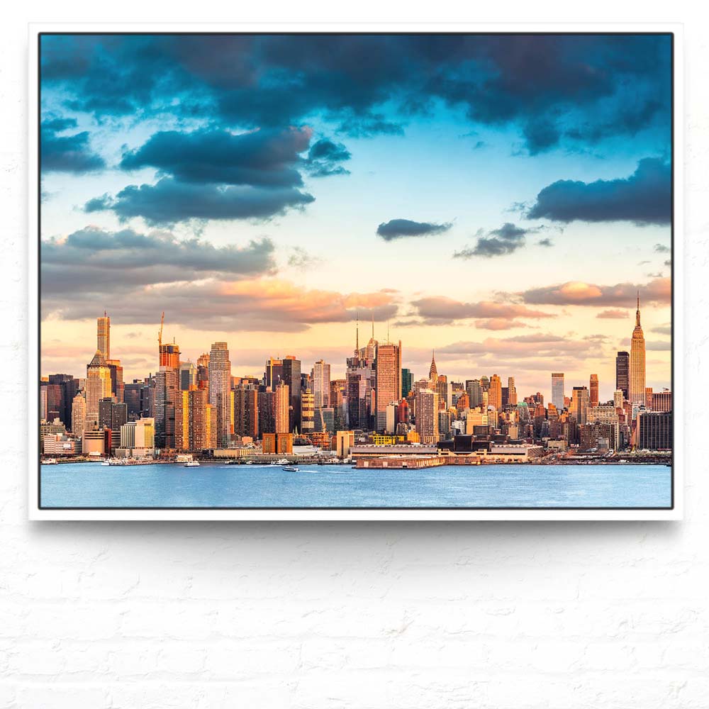 Skyline Panorama von New York im weißen Bilderrahmen, 160x120cm