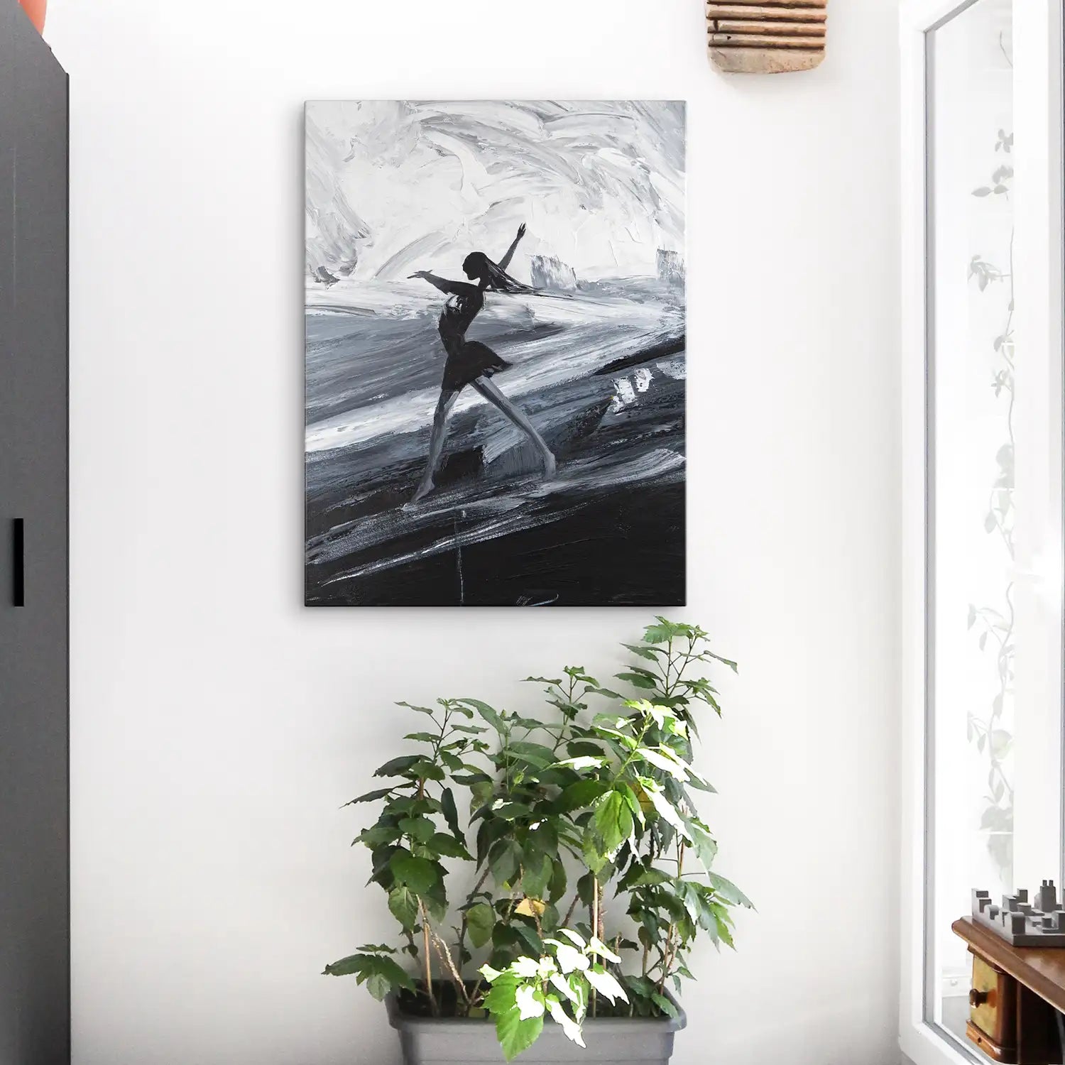 handgemaltes Gemälde 75x100 cm ohne Rahmen, dramatische Eleganz in Schwarz, Weiß und Grau – „Die Tänzerin“
