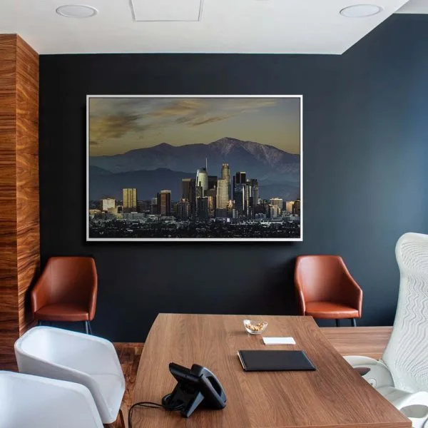 Skyline Los Angeles by night im weißen Bilderrahmen, 120x60cm