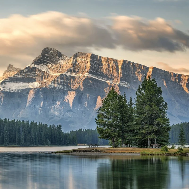 Berge & Gebirge Kanada Mount Rundle im schwarzen Bilderrahmen, 80x80cm