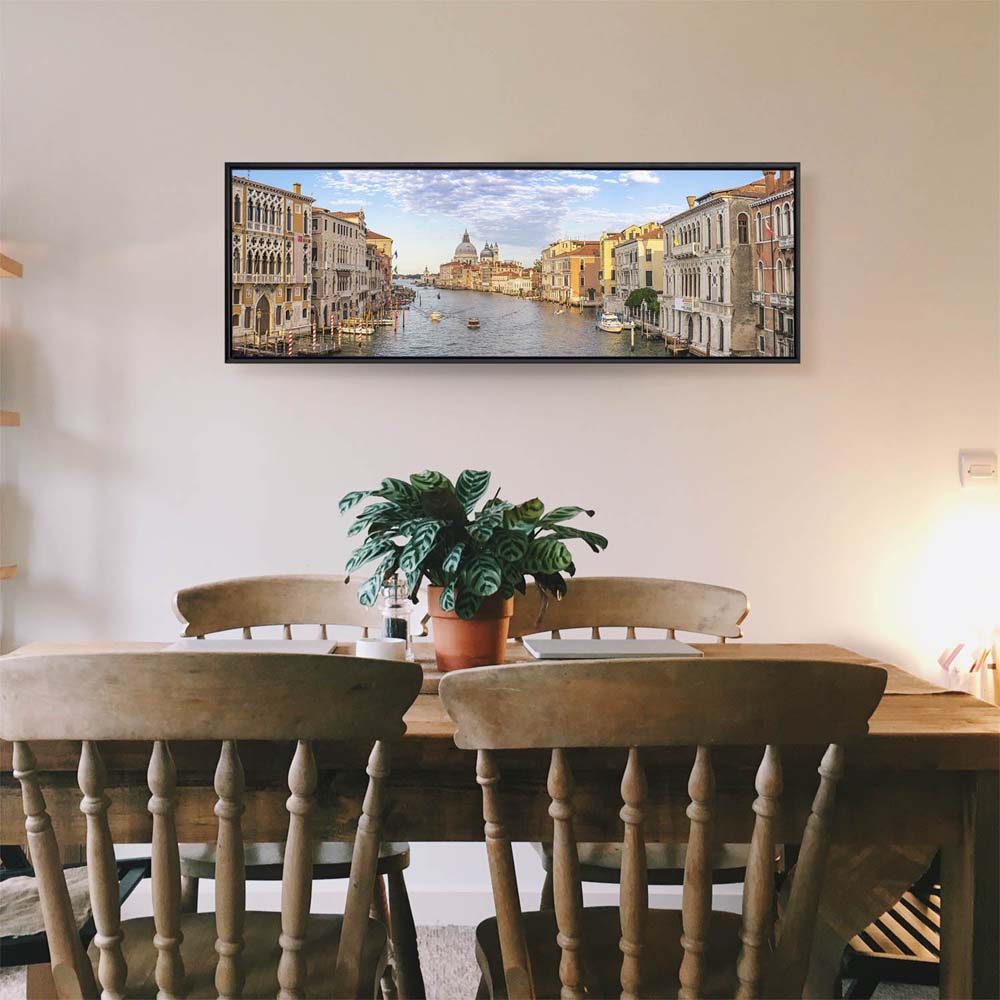 Skyline Canal Grande in Venedig im Hochformat 80x120cm mit schwarzen Bilderrahmen