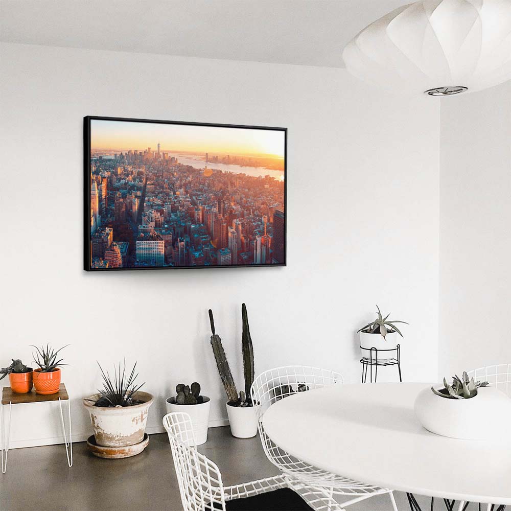 Skyline Manhatten von oben im schwarzen Bilderrahmen, 50x50cm