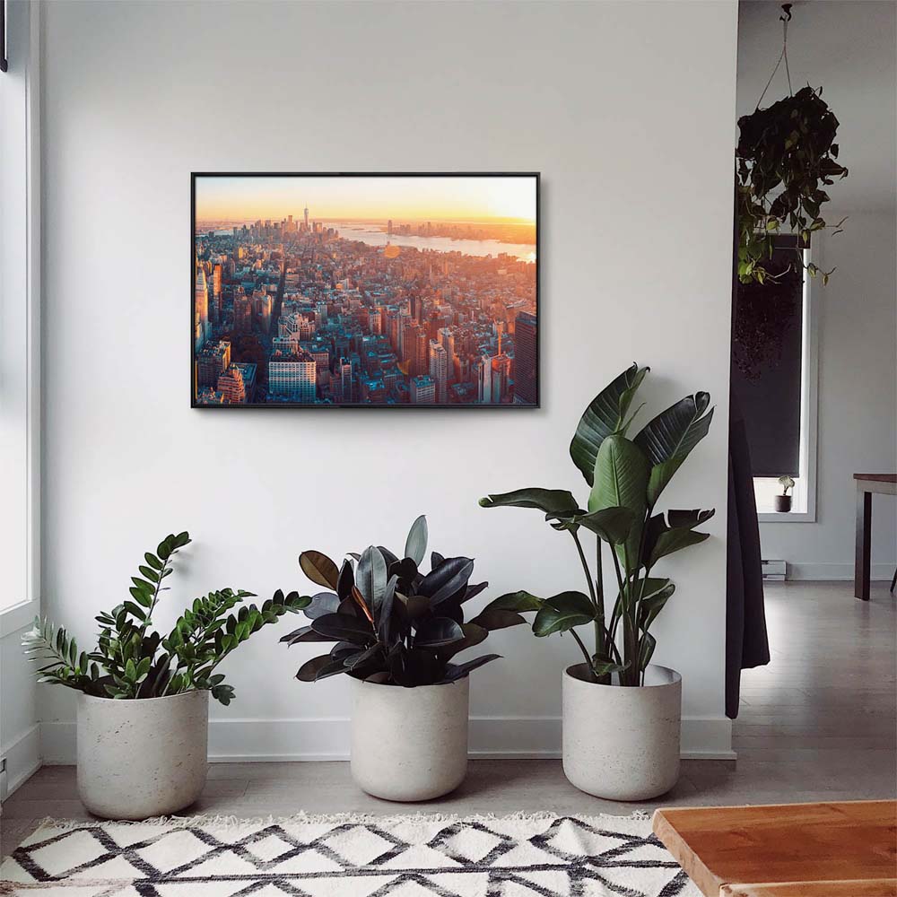 Skyline Manhatten von oben im schwarzen Bilderrahmen, 50x50cm