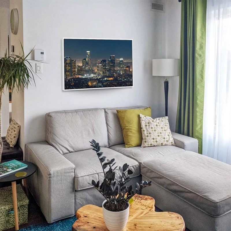 Skyline Los Angeles Nachts im weißen Bilderrahmen, 110x50cm