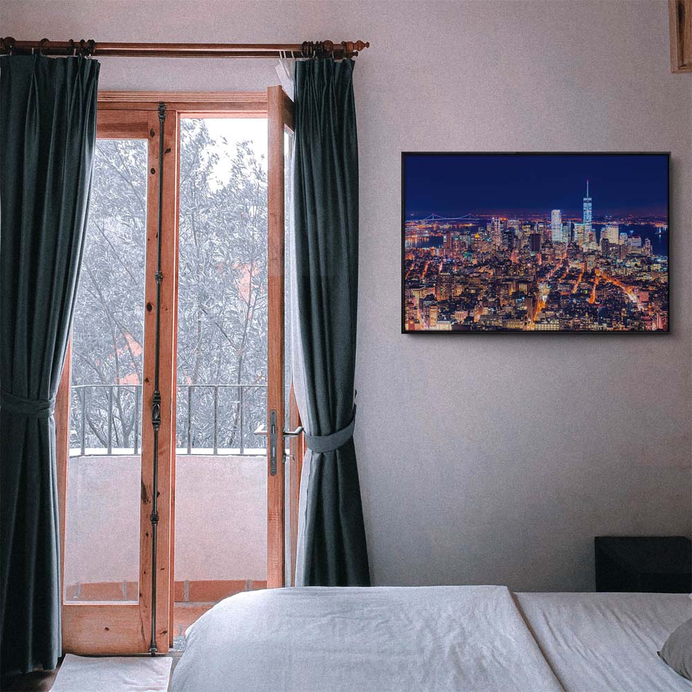Skyline Manhatten bei Nacht im schwarzen Bilderrahmen, 110x50cm