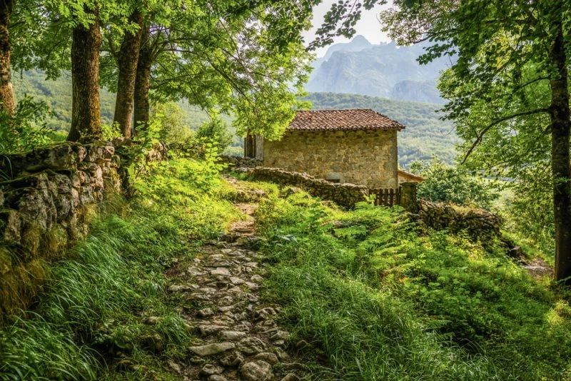 Berge & Gebirge Berghütte, Picu Urriellu, Spanien als Alu-Dibond Bild 120x80cm