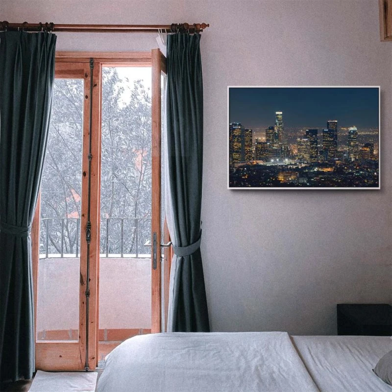 Skyline Los Angeles Nachts im weißen Bilderrahmen, 110x50cm