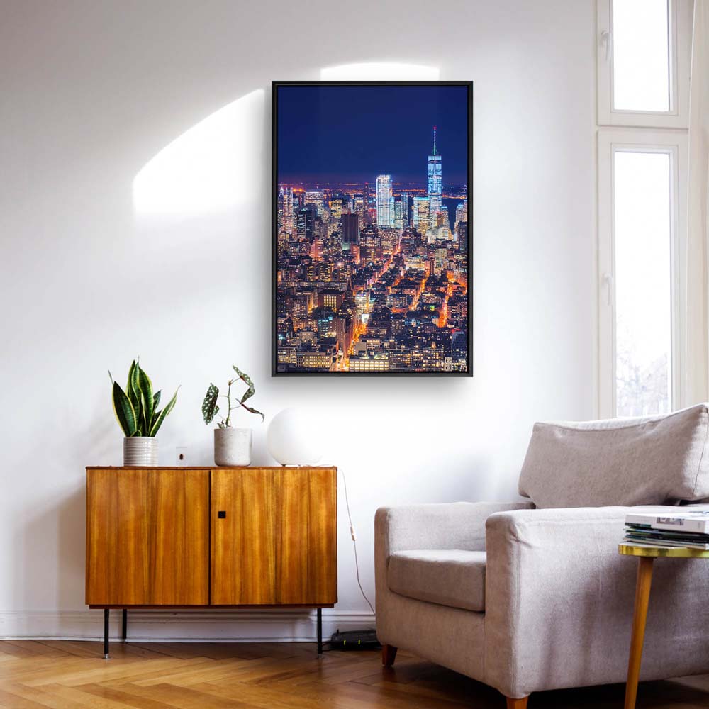 Skyline Manhatten bei Nacht im schwarzen Bilderrahmen, 110x50cm