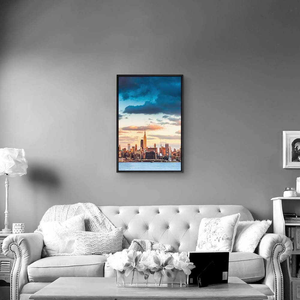 Skyline Panorama von New York im Hochformat 60x90cm mit schwarzen Bilderrahmen