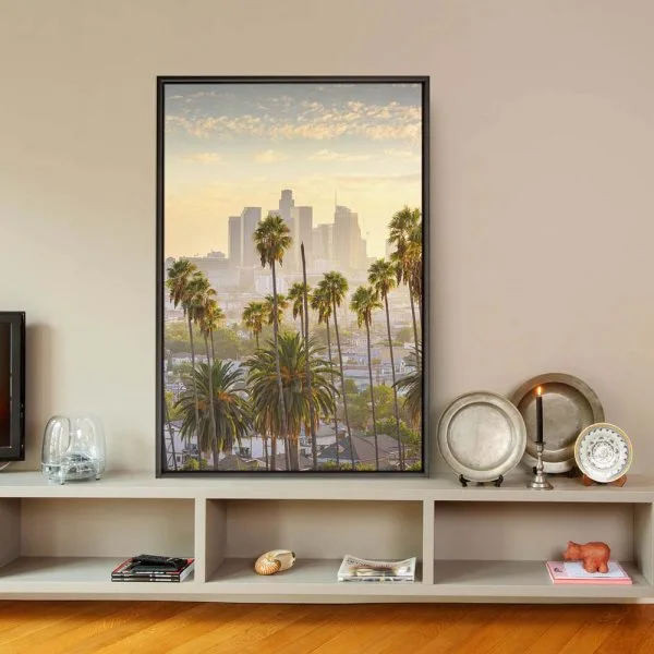 Skyline Los Angeles Palmen im Hochformat 100x150cm mit schwarzen Bilderrahmen
