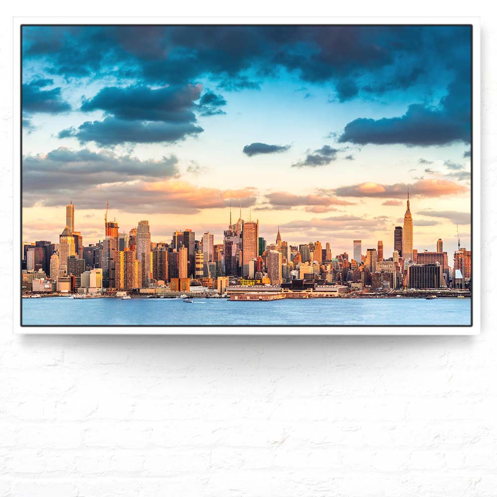 Skyline Panorama von New York im weißen Bilderrahmen, 180x120cm