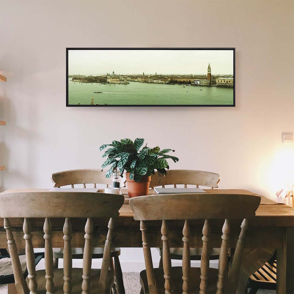 Skyline Venedig in Italien im schwarzen Bilderrahmen, 110x50cm