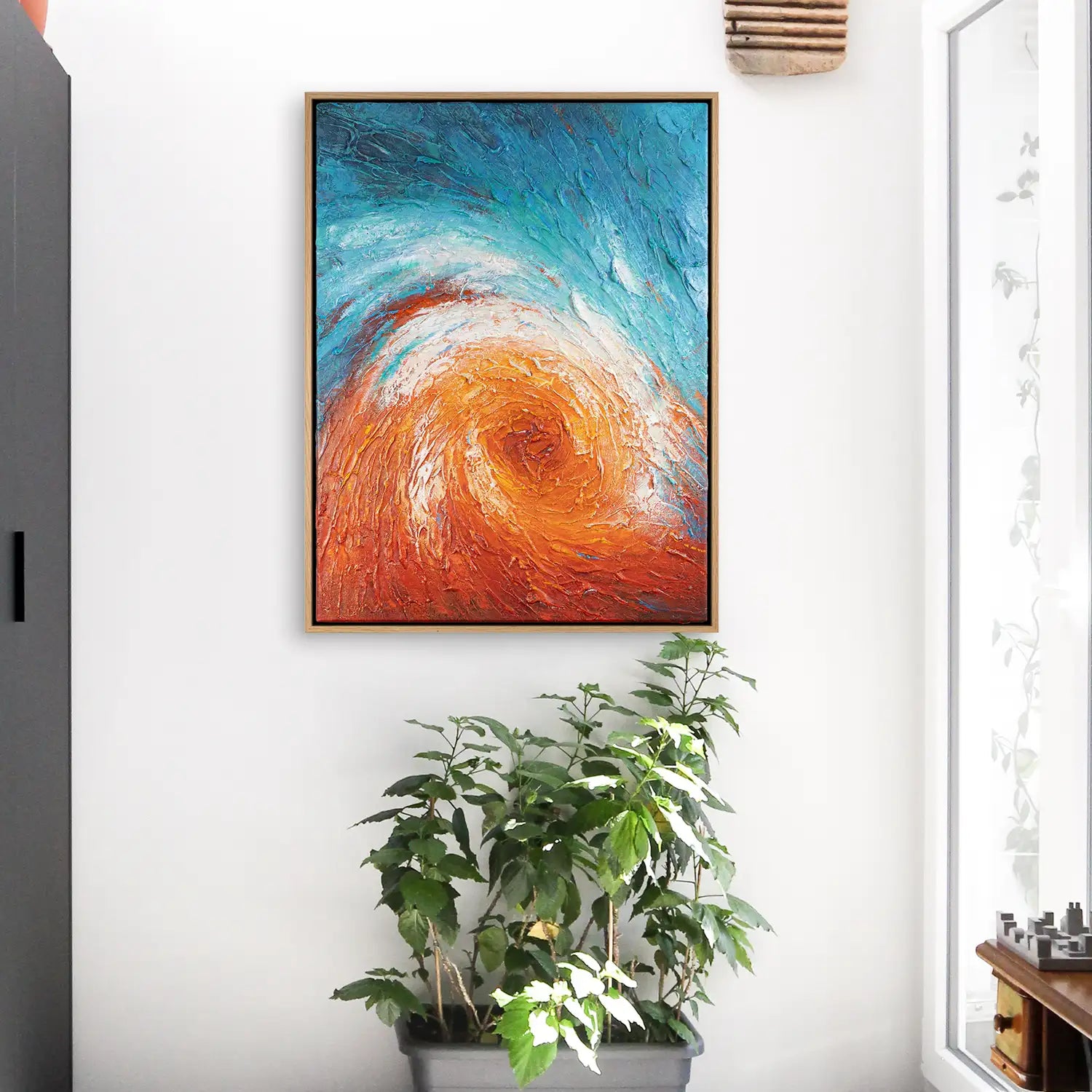 Gemälde handgemalt 90x120 cm im Rahmen Eiche hell, lebendiger Strudel in Rot und Blau – „Im Wirbel der Zeit“