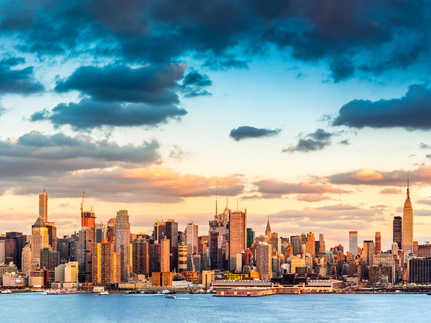 Skyline Panorama von New York im schwarzen Bilderrahmen, 200x150cm