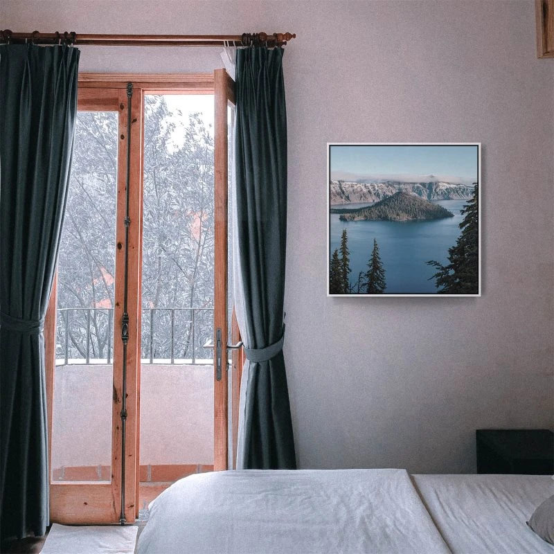 Flüsse & Seen Crater Lake Vulkan im weißen Bilderrahmen, 80x80cm
